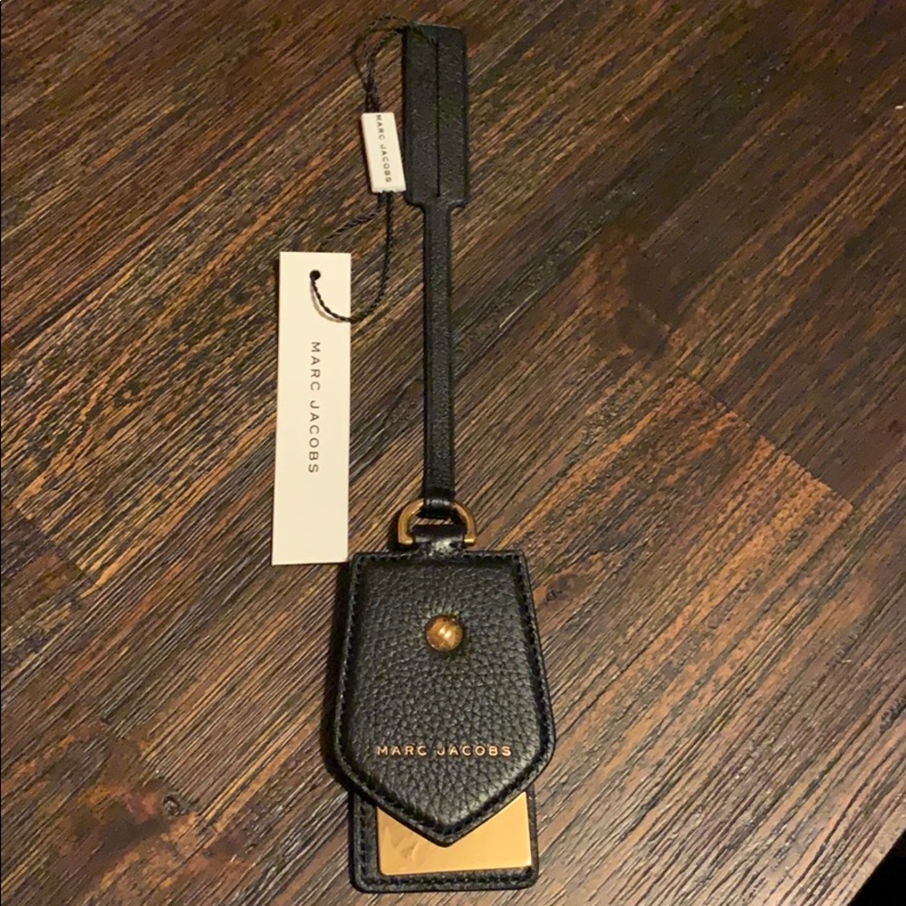Marc Jacobs hang tag
